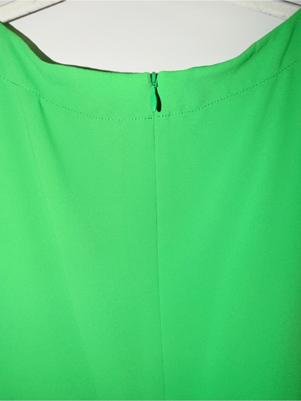 Trina Turk Green Shift Dress w/ Button Sleeve and key hole chest detail. Sz 6 - Picture 7 of 9